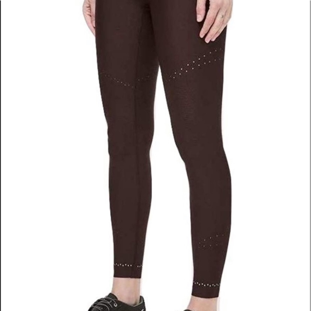 Lululemon plum shadow zoned in tight size 8